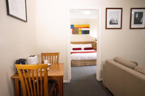 Admiralty Inn - Holiday Sunshine Coast 3