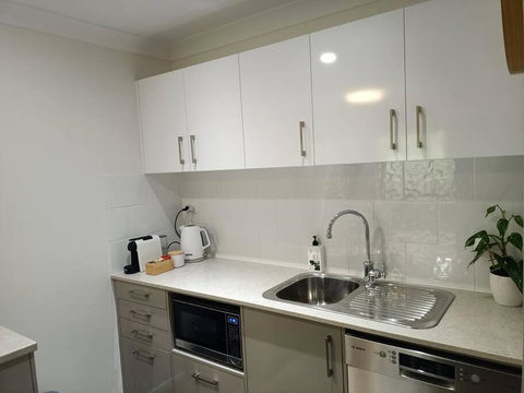 Adorable Private 2 Bedroom Guest Suite + Pool - Sunshine Coast Tourism 1