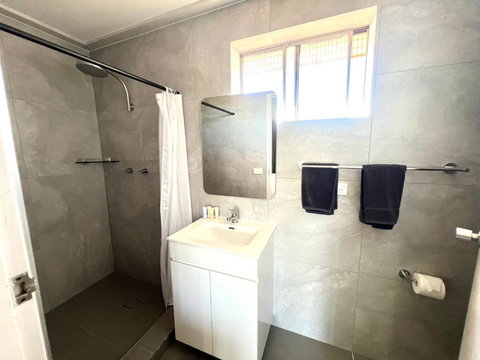 Adrian Motel - Sunshine Coast Tourism 1