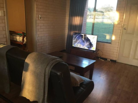 Affordable Apartment Close To City And Beaches - Holiday Sunshine Coast 3