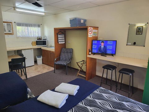 Affordable Gold City Motel - Holiday Sunshine Coast 2