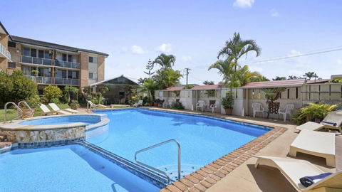 Affordable, Pool, Spa, Beach, Sleeps 5 - Holiday Sunshine Coast 0