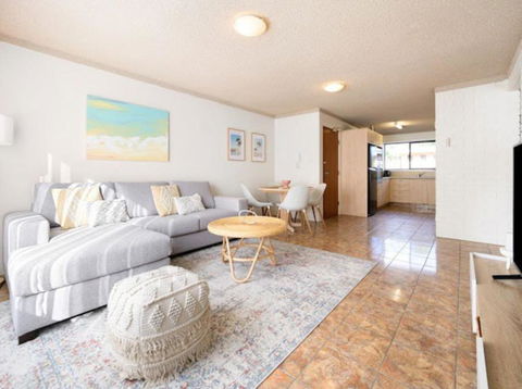 Affordable Relaxing GC Getaway - Holiday Sunshine Coast 0