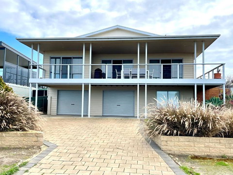 Africaine Voyage - Holiday Sunshine Coast 1