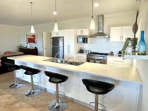 Africaine Voyage - Holiday Sunshine Coast 0