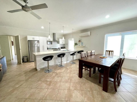 Africaine Voyage - Holiday Sunshine Coast 3