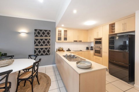 Afternoon Delight - Sunshine Coast Tourism 2