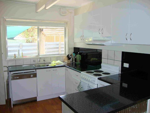 Ageri Holiday House - Holiday Sunshine Coast 4