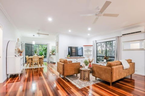 Agnes Bliss - Stunning, Centrally Located Four-Bedroom Beach House - Holiday Sunshine Coast 0