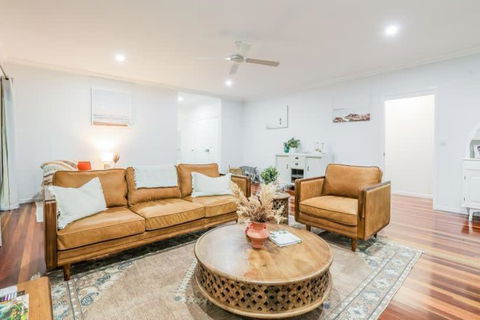 Agnes Bliss - Stunning, Centrally Located Four-Bedroom Beach House - Holiday Sunshine Coast 2