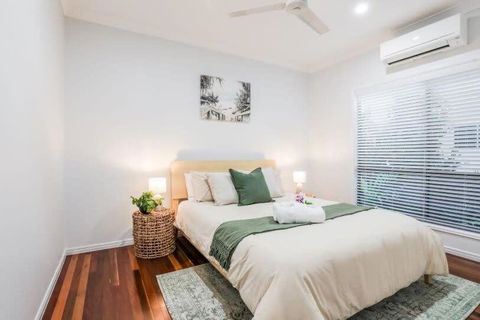 Agnes Bliss - Stunning, Centrally Located Four-Bedroom Beach House - Holiday Sunshine Coast 3