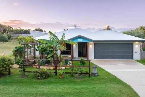 Agnes Retreat - 4 BR - 2 Min Walk To Beach - Holiday Sunshine Coast 0