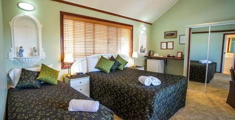Ainslie Manor Bed And Breakfast - Holiday Sunshine Coast 0