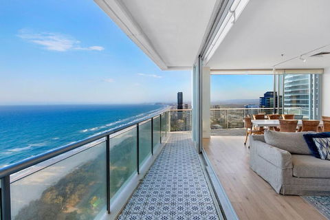 Air On Broadbeach 2 Level Private Apartment - CoastHM - Holiday Sunshine Coast 2