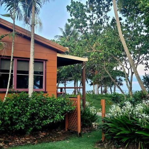 Absolute Beachfront Cottage - Holiday Sunshine Coast 2