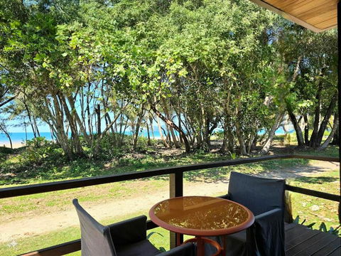 Absolute Beachfront Cottage - Holiday Sunshine Coast 0