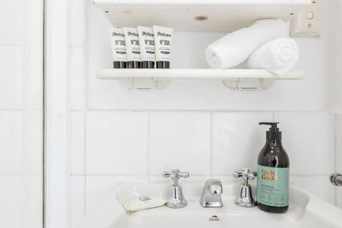Acland Central Studio - A Cosy St Kilda Escape - Holiday Sunshine Coast 3