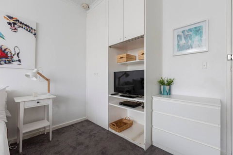 Acland Central Studio - A Cosy St Kilda Escape - Holiday Sunshine Coast 4