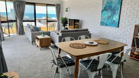 A Minutes Walk To The Beach! - Holiday Sunshine Coast 1