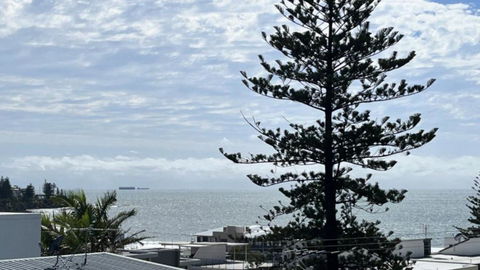 A Minutes Walk To The Beach! - Holiday Sunshine Coast 3