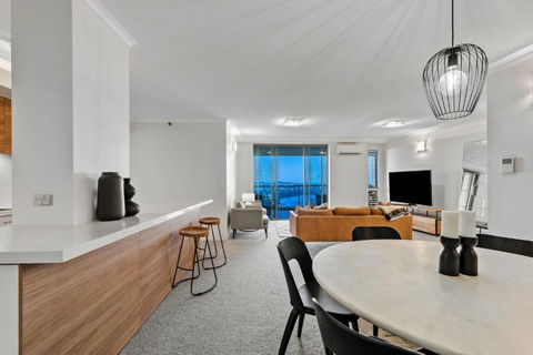 AAB Apartments - Holiday Sunshine Coast 1