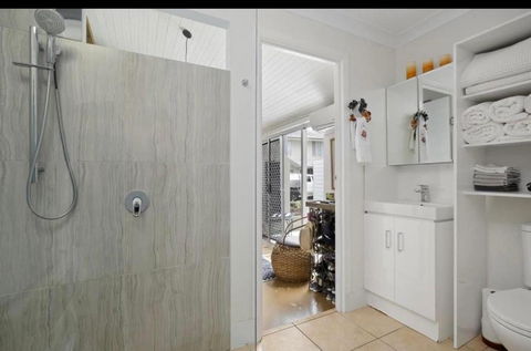 Affordable Luxury Room - Holiday Sunshine Coast 3