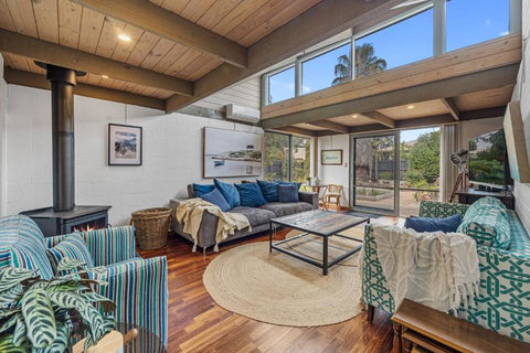 A Sand And Sea Retreat - 150m From Beach, Pet Friendly - Holiday Sunshine Coast 0