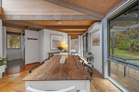 A Sand And Sea Retreat - 150m From Beach, Pet Friendly - Holiday Sunshine Coast 3