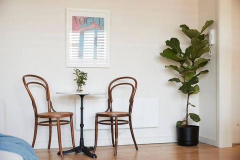 A Touch Of Tuscan Charm Off Toorak Road - Holiday Sunshine Coast 2