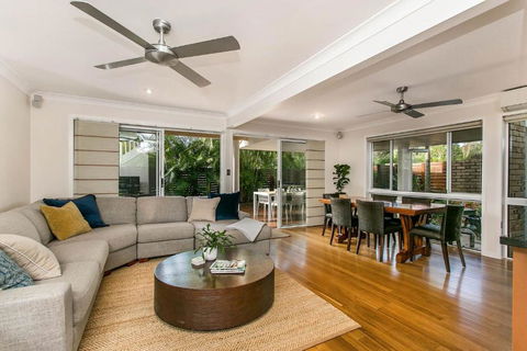 A Perfect Stay - Tradewinds 4 - Holiday Sunshine Coast 1