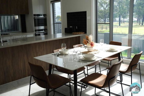 Aircabin - Denham Court - Modern - 4 Beds House - Holiday Sunshine Coast 1