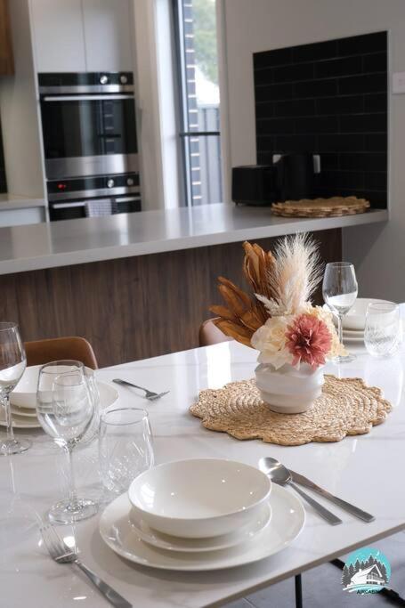 Aircabin - Denham Court - Modern - 4 Beds House - Holiday Sunshine Coast 3