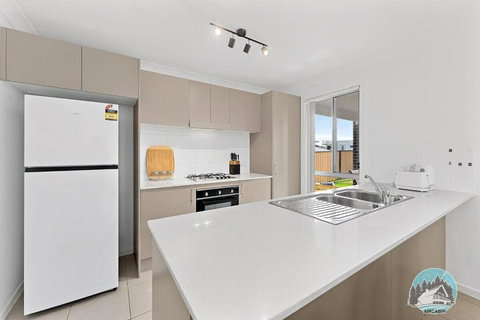 Aircabin - Edmondson Park - 4 Beds Compy House - Sunshine Coast Tourism 4
