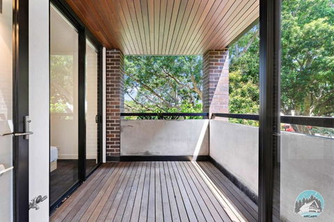 Aircabin - Five Dock - Stylish 2-Bed Apt Near Bay - Holiday Sunshine Coast 3