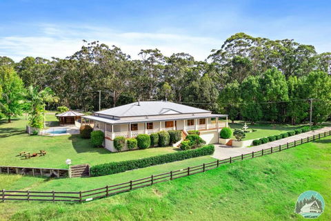 Aircabin - KANGY ANGY - Rural Retreat 4 Bedrooms - Holiday Sunshine Coast 0
