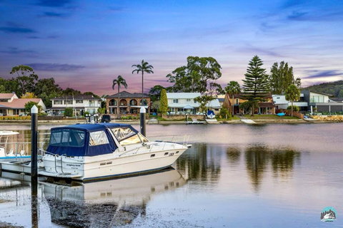 Aircabin - Woy Woy - Water Front - 6 Beds Lux Home - Holiday Sunshine Coast 1