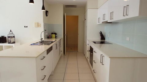 Aircon, Nespresso, Wine - Holiday Sunshine Coast 2