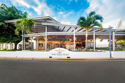 Airlie Beach Hotel - Holiday Sunshine Coast 4