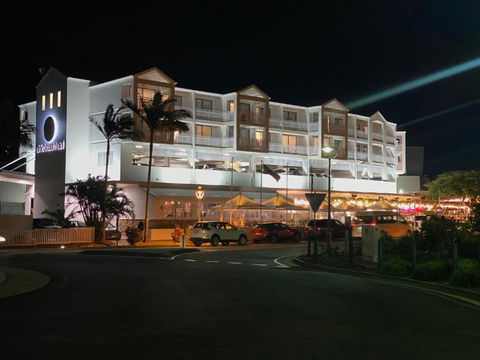 Airlie Beach Hotel - Holiday Sunshine Coast 1