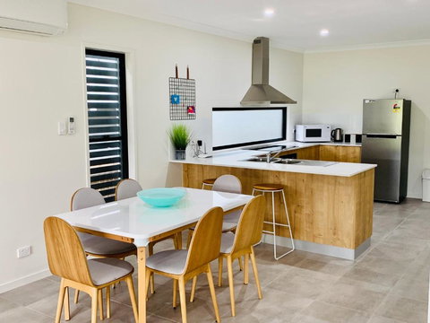 AIRLIE BEACH Delight. Hop, Skip Jump To Everything - Holiday Sunshine Coast 2