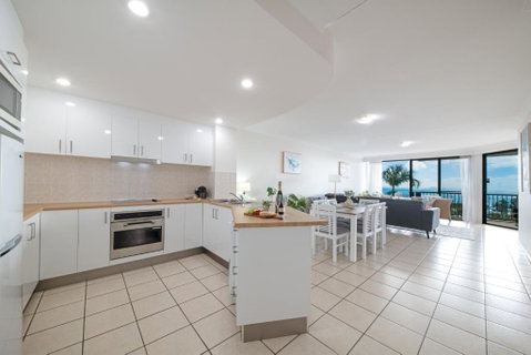 Airlie Horizon - Holiday Sunshine Coast 0