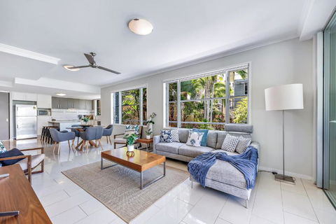 Airlie Summit Apartments - Holiday Sunshine Coast 1