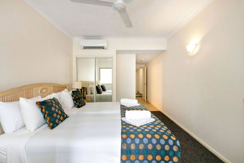 Alassio Poolside Resort - Palm Cove Beachfront Oasis - Holiday Sunshine Coast 4