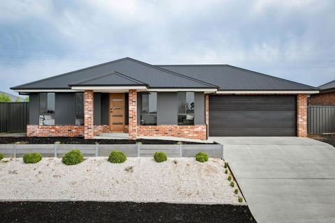 Albury Oasis - Holiday Sunshine Coast 1