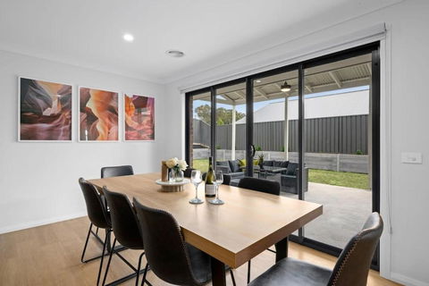 Albury Oasis - Holiday Sunshine Coast 3
