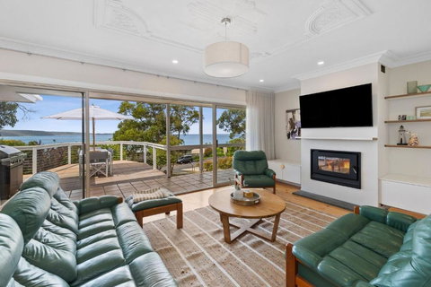 Albys At Lorne - Sunshine Coast Tourism 1