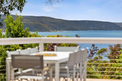 Albys At Lorne - Sunshine Coast Tourism 0