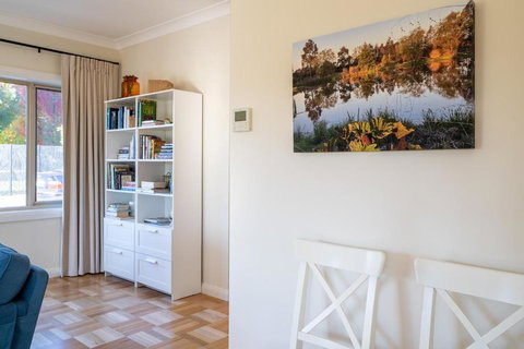 Alderwood Cottage - Cottage W Gorgeous Dam Views! - Sunshine Coast Tourism 1