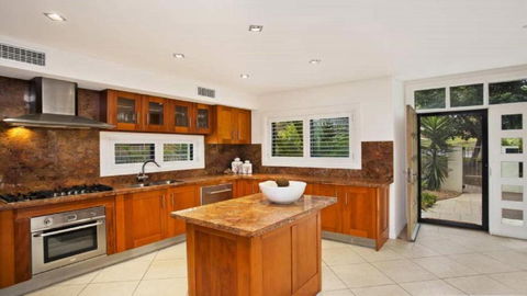 Alemar Close To Beach, Shops And Cafes Accom Holidays - Sunshine Coast Tourism 3