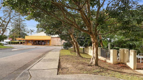 Alemar Close To Beach, Shops And Cafes Accom Holidays - Sunshine Coast Tourism 2